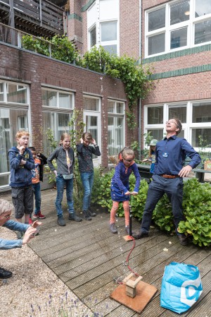 d13 Het werkt! De waterraket schiet omhoog